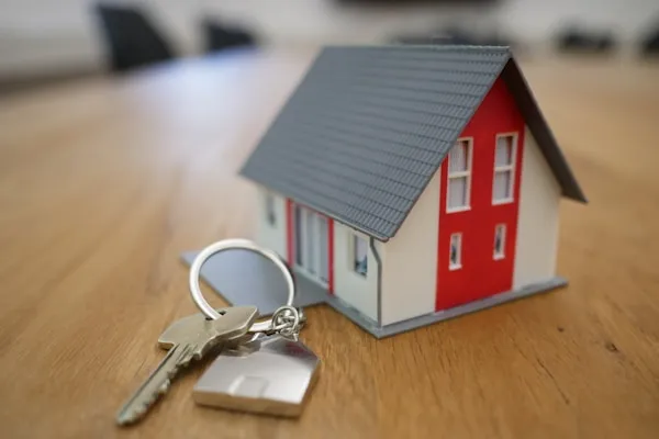 Maison vendue avec un panneau Vendu dans le Volvestre